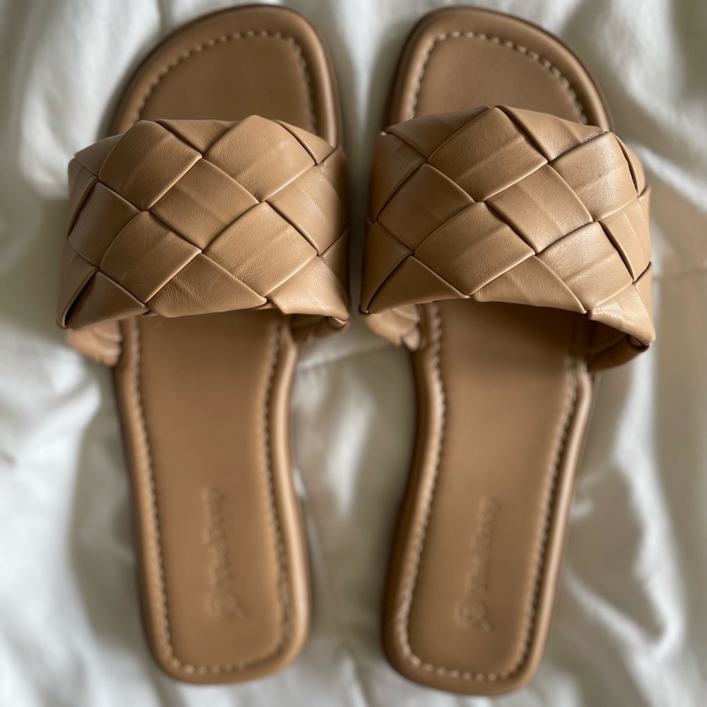 Beige Slides - Picture 4 of 4